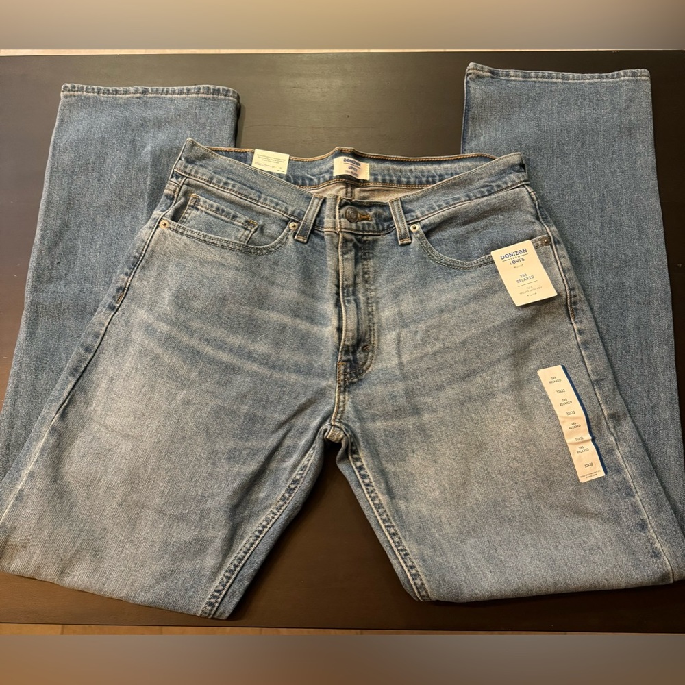 Relaxed fit Levi jeans NWT